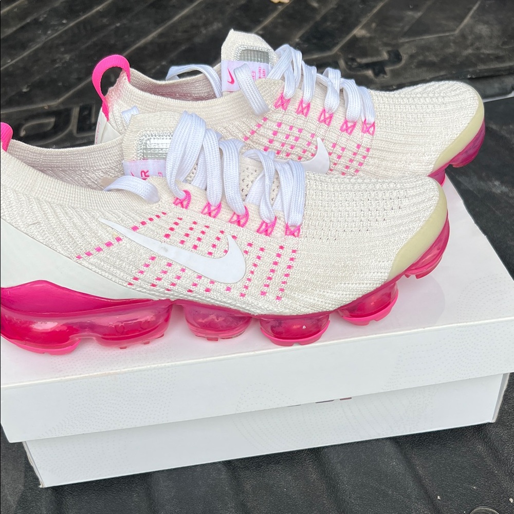 Nike Women's White and Pink Athletic Shoes